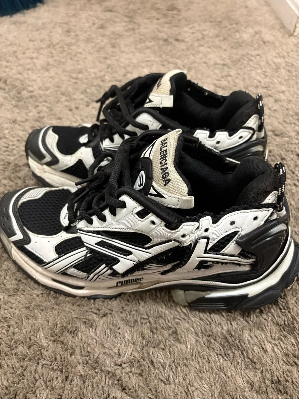 Balenciaga Runner Men’s Black/White Lace-Up Low Top Athletic Sneakers Size 40